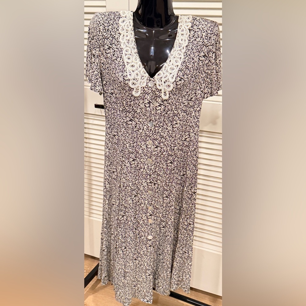 Vintage Floral Dress with Lace Collar